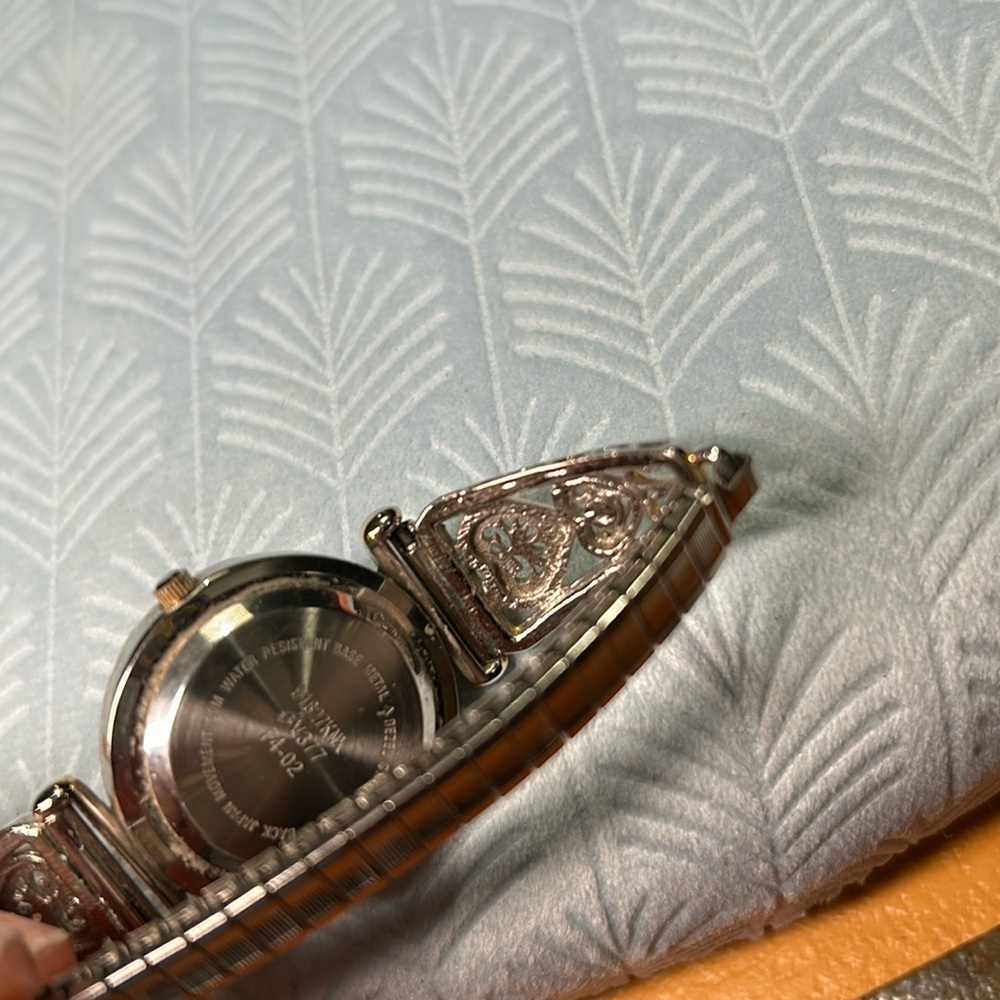 Heart detail wrangler elastic stretch silver watch - Picture 10 of 16